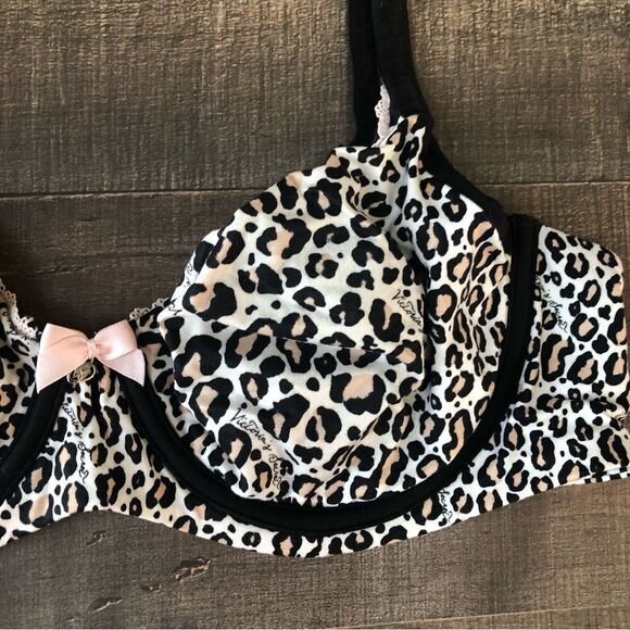 Victoria’s Secret Unlined Demi - Picture 3 of 6